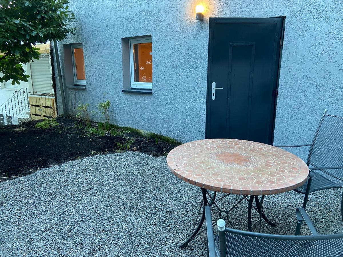 Art Boutique Budget Apartment Im Hinterhof Menden Altstadt Exterior foto